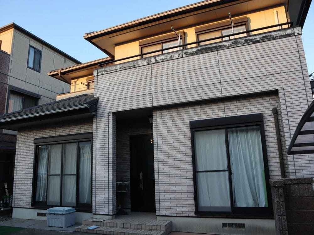生駒市_I様_全体_施工前1 生駒市の外壁塗装をリペイント匠が施工した写真
