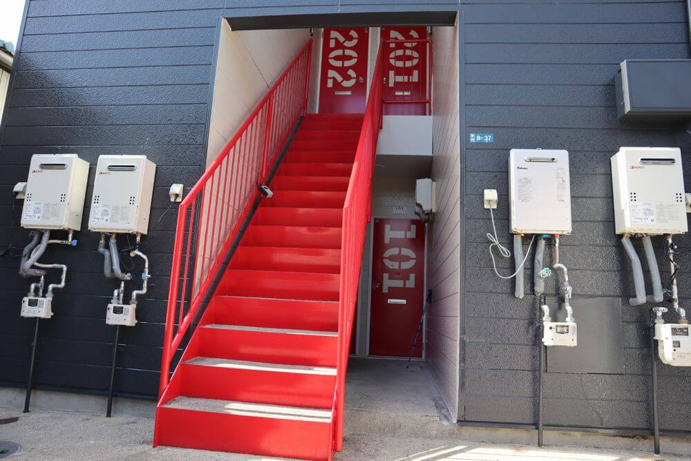 施工後(玄関アプローチ) (1) リペイント匠、屋根塗装、外壁塗装、アパート
