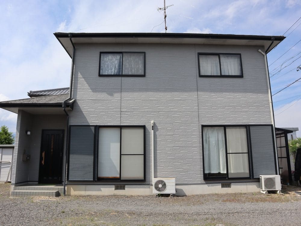 全体_施工前 生駒市の外壁塗装、屋根カバー工事をリペイント匠が施工した写真