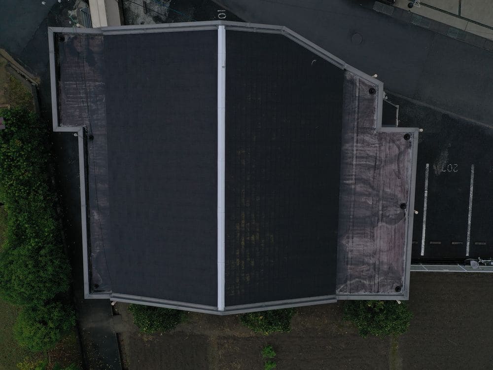 施工前屋根 生駒市の外壁塗装、屋根塗装、防水工事をリペイント匠が施工した写真