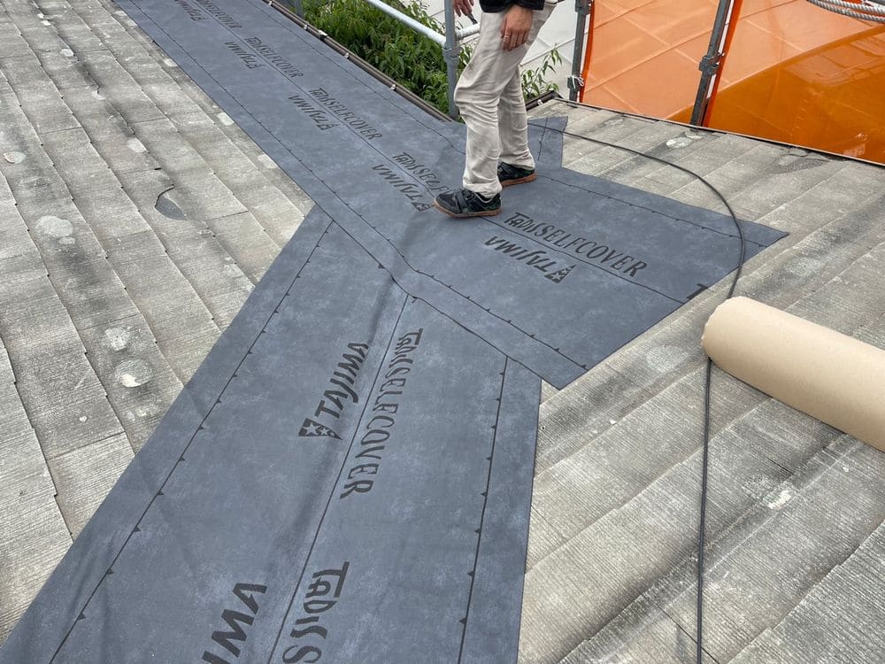 H様(生駒市)ルーフィング張り (2) 生駒市の外壁塗装、屋根工事をリペイント匠が施工した写真