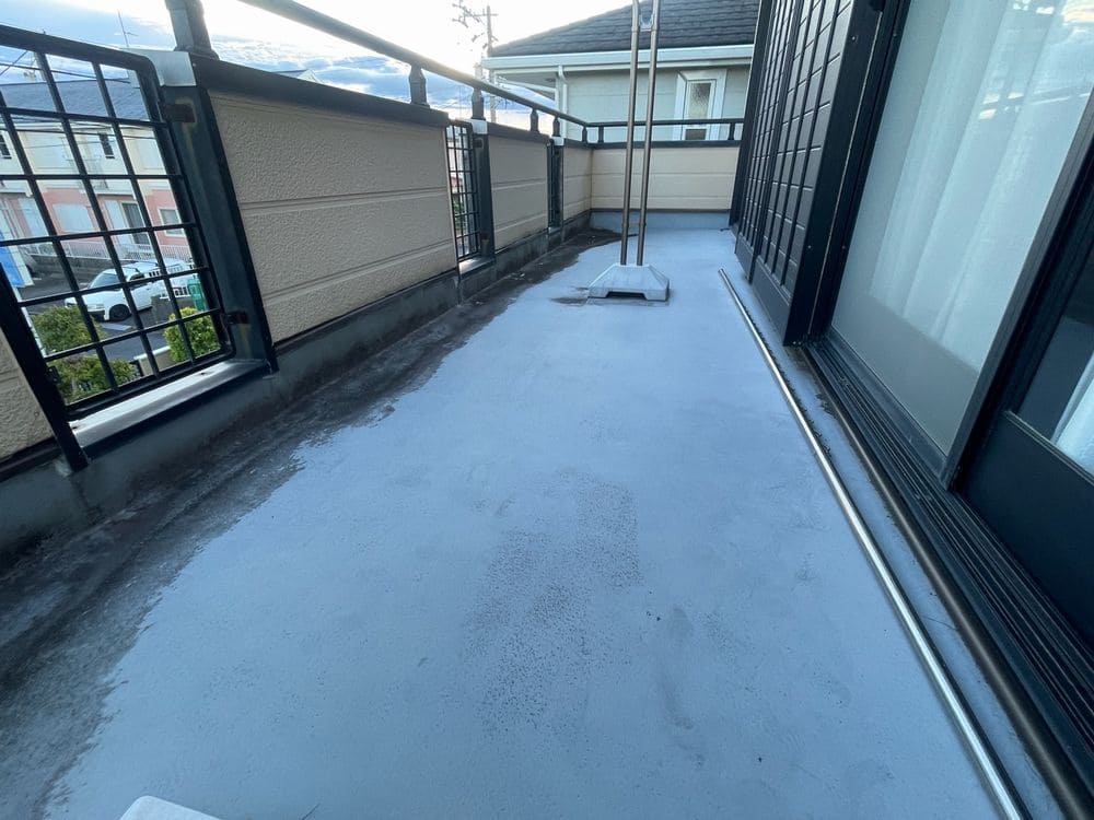 施工前_防水 (1) 奈良市の外壁塗装、屋根塗装、防水工事をリペイント匠が施工した写真