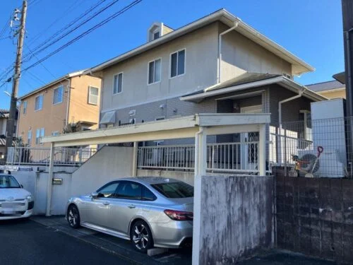 S様(奈良市)施工前_外壁全体3-500x375 奈良市の外壁塗装、屋根塗装をリペイント匠が施工した写真