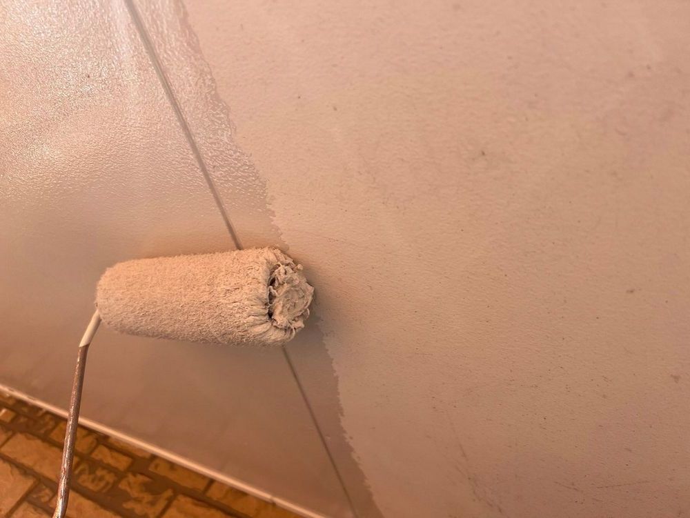 K様(奈良市)軒天_下塗り 奈良市の外壁塗装をリペイント匠が施工した写真