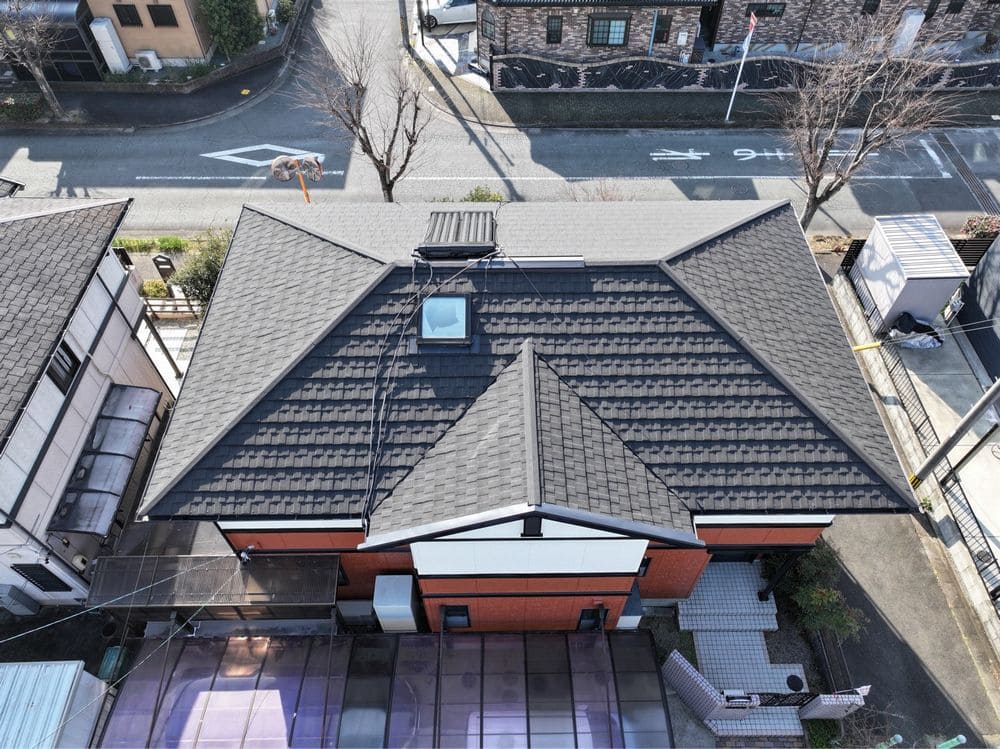 奈良市M様 施工後_屋根全体 (1) 奈良市の外壁塗装、屋根カバー工事をリペイント匠が施工した写真