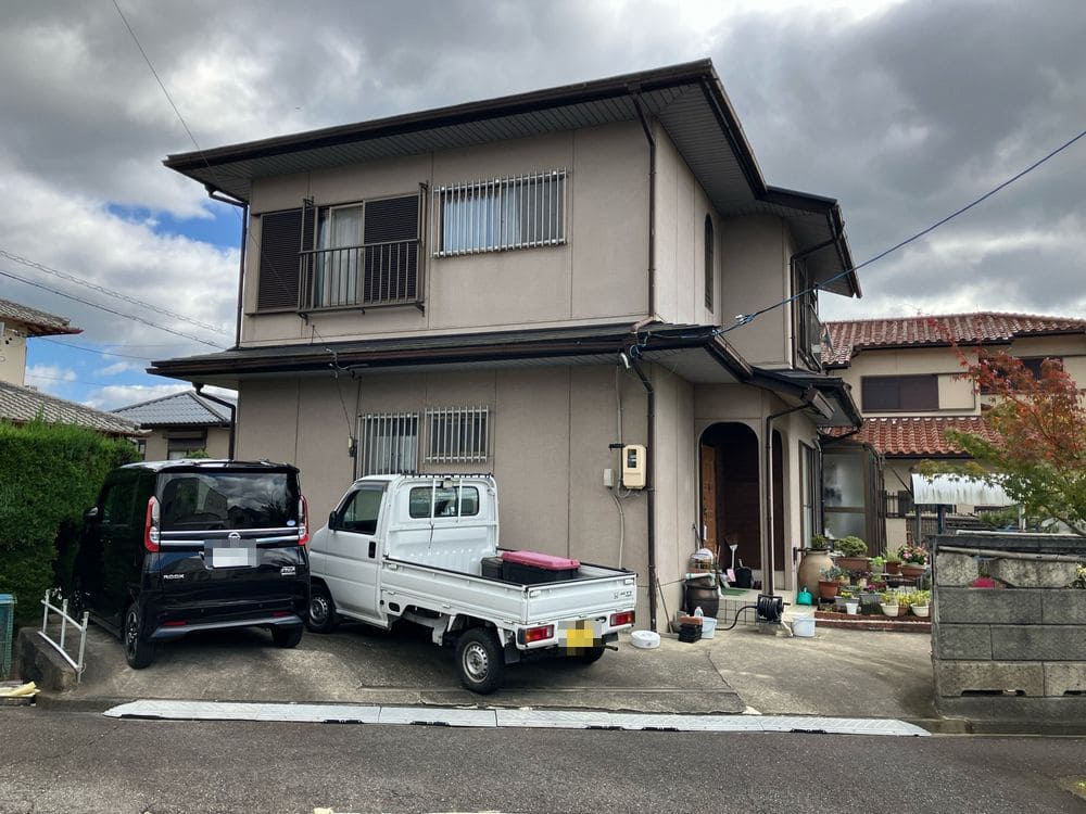 F様(橿原市)施工前_外壁全体 (2) 橿原市の外壁塗装、屋根塗装をリペイント匠が施工した写真