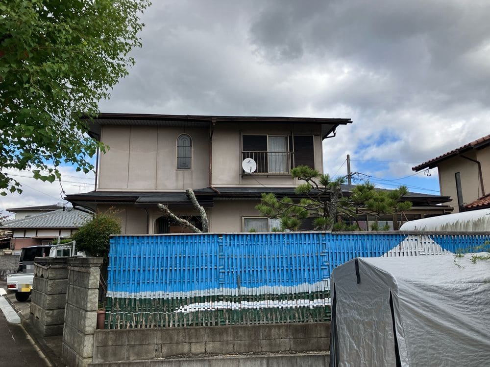 F様(橿原市)施工前_外壁全体 (3) 橿原市の外壁塗装、屋根塗装をリペイント匠が施工した写真