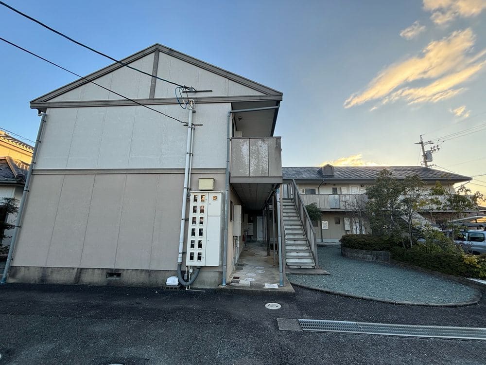 奈良市の外壁塗装、屋根カバー工事をリペイント匠が施工した写真
