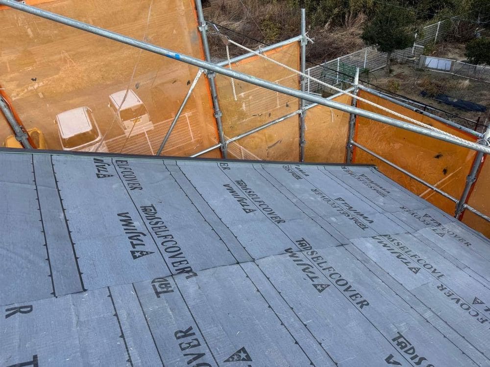 奈良市 F様 ルーフィング 奈良市の外壁塗装、屋根カバー工事をリペイント匠が施工した写真