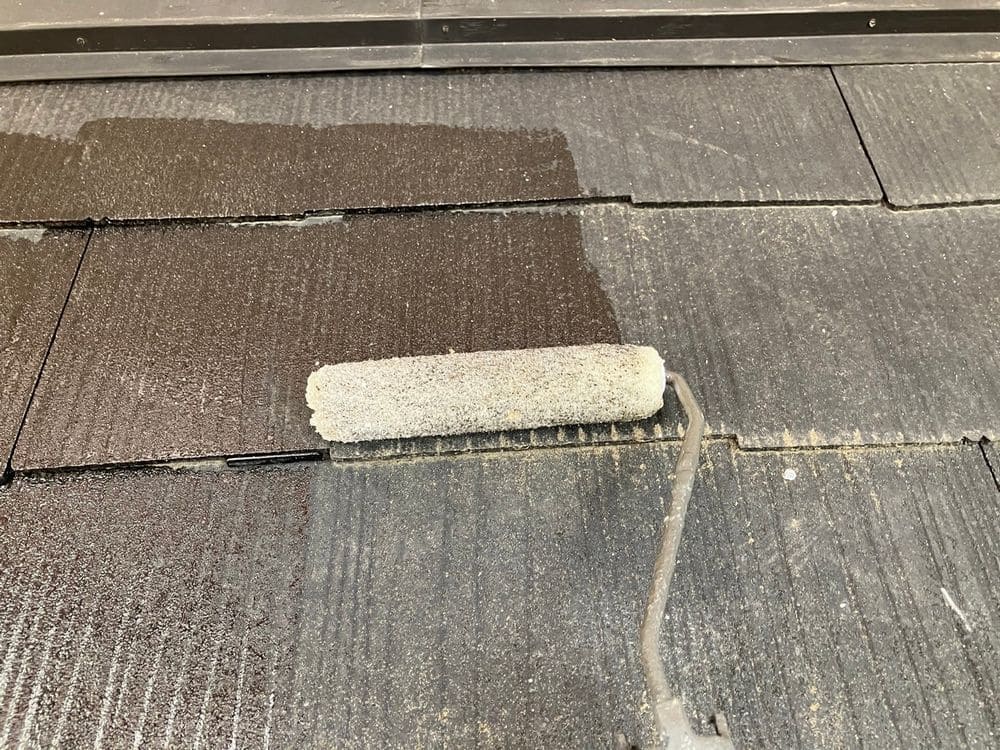 津 Ⅿ様 下塗り_屋根(下塗り2) 奈良市の外壁塗装、屋根塗装、防水工事をリペイント匠が施工した写真