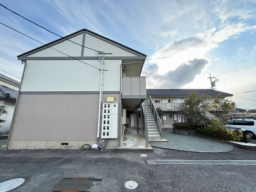 奈良市の外壁塗装、屋根カバー工事をリペイント匠が施工した写真