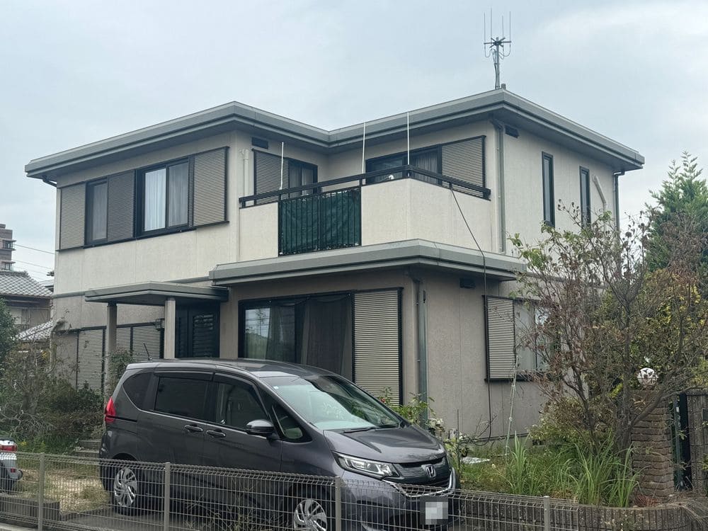K様(奈良市石塚町)施工前_外壁全体 ■奈良市の外壁屋根塗装をした例 奈良市の外壁塗装をリペイント匠が施工した写真