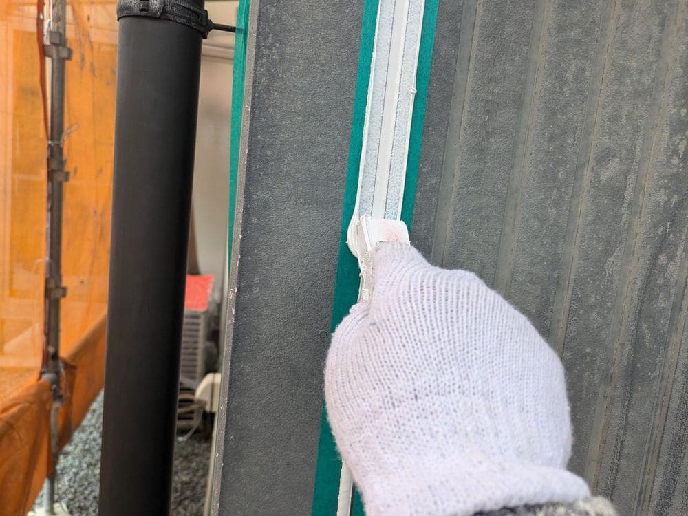 O様(橿原市)コーキング_打ちならし 橿原市の外壁塗装、屋根塗装をリペイント匠が施工した写真