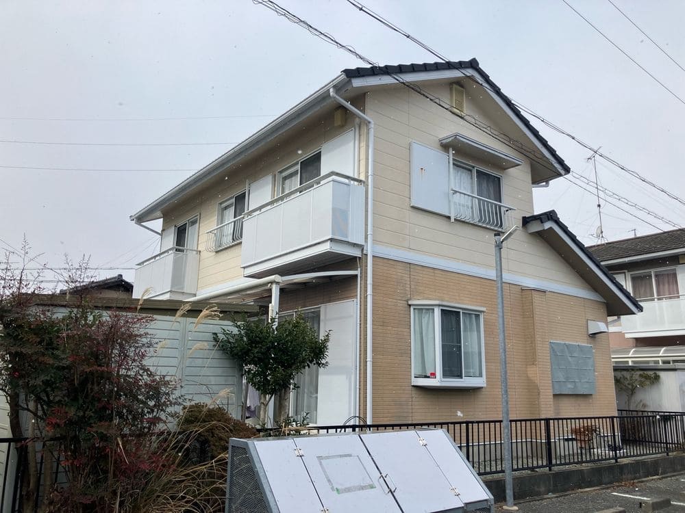 K様(久居)施工前_外壁全体 (2) 奈良市の外壁塗装、屋根塗装をリペイント匠が施工した写真