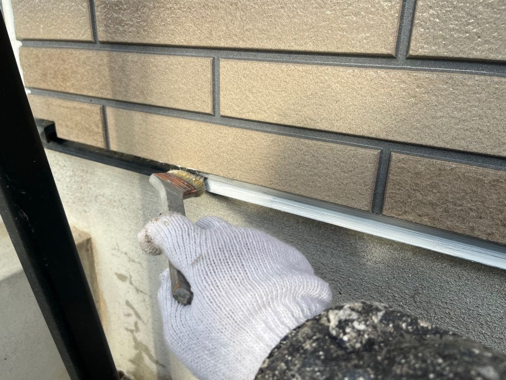 S様(生駒市野町中)水切り(下塗り) 生駒市の外壁塗装、屋根塗装をリペイント匠が施工した写真
