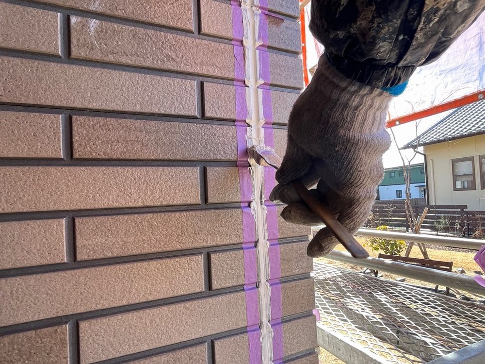 S様(生駒市野町中)シール(打ちならし) 生駒市の外壁塗装、屋根塗装をリペイント匠が施工した写真