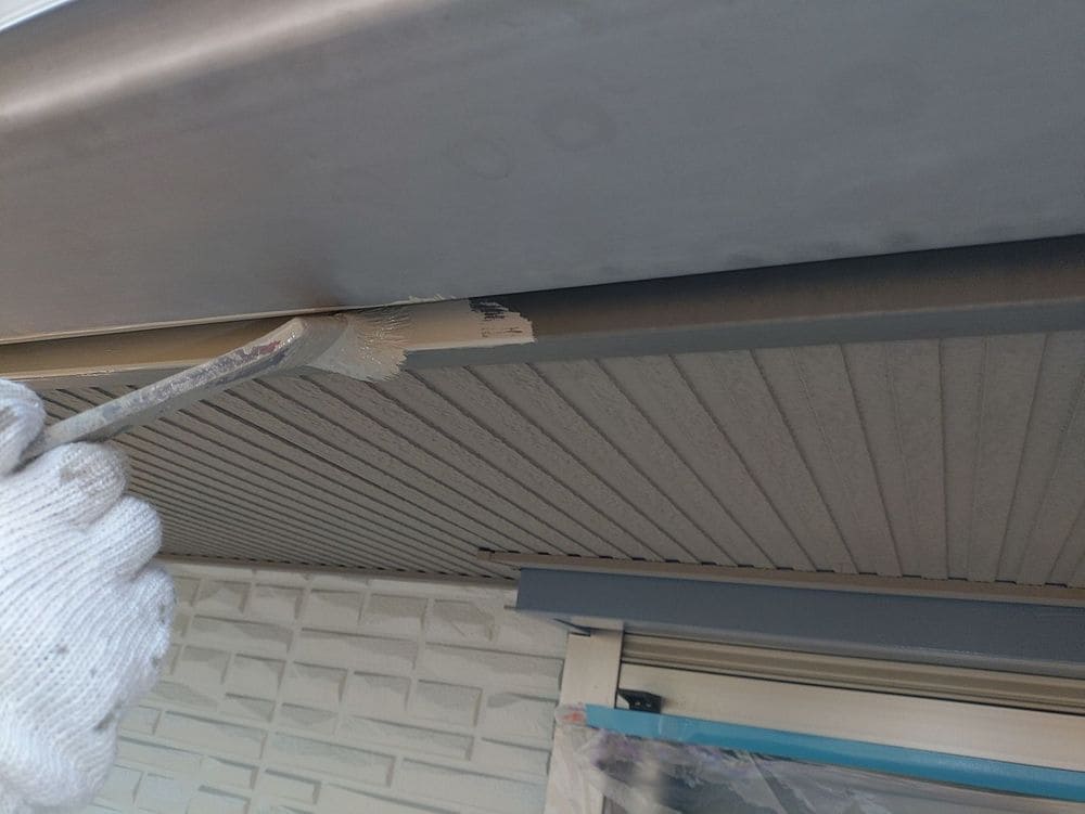Y様(久居)破風(中塗り) 奈良市の外壁塗装、屋根塗装をリペイント匠が施工した写真