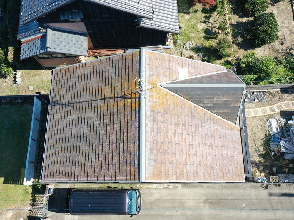 屋根カバー施工前2 愛知県の外壁塗装、屋根工事をリペイント匠が施工した写真
