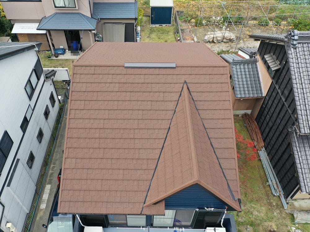屋根カバー施工後1 愛知県の外壁塗装、屋根工事をリペイント匠が施工した写真
