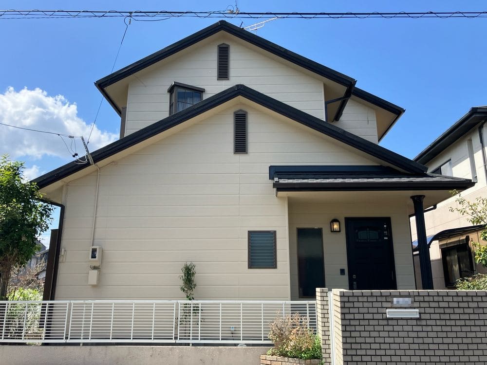 H様(奈良市一身田平野)_施工後_外壁全体 奈良市|ナチュラル色で外壁塗装&屋根工事|理想通りの仕上がりに