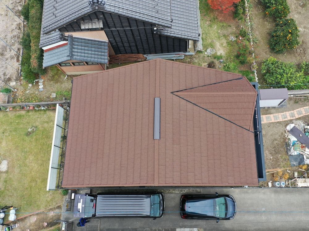屋根カバー施工後2 愛知県の外壁塗装、屋根工事をリペイント匠が施工した写真