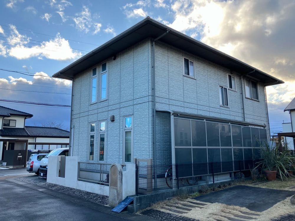 Y様(久居)施工前_外壁全体 (3) 奈良市の外壁塗装、屋根塗装をリペイント匠が施工した写真