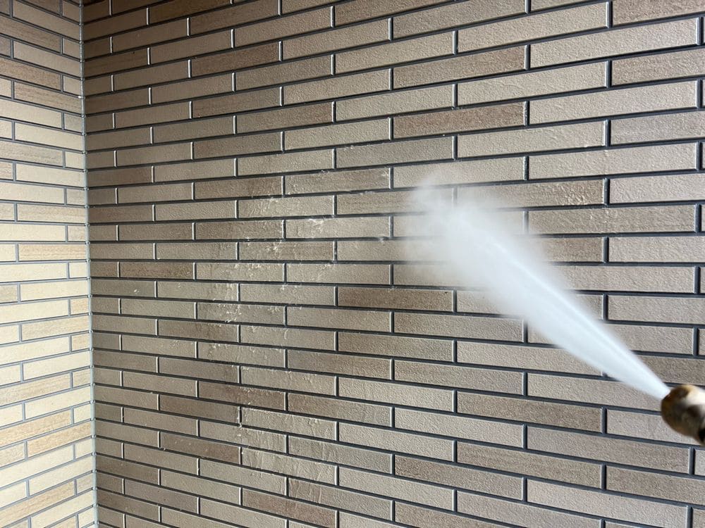 S様(生駒市野町中)高圧洗浄(外壁) (2) 生駒市の外壁塗装、屋根塗装をリペイント匠が施工した写真