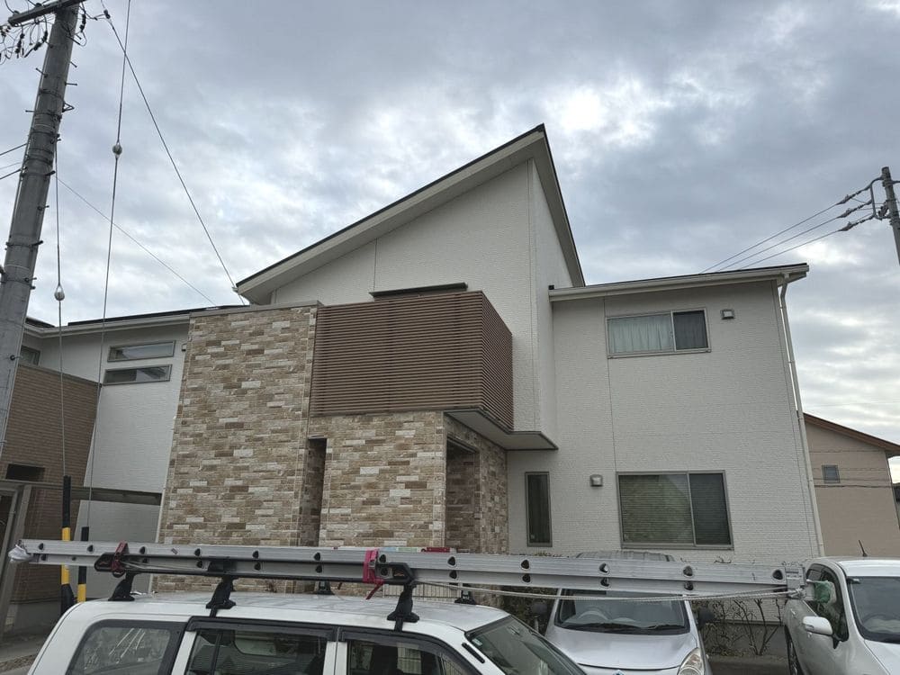 O様(生駒市東旭が丘)施工前_外壁全体 生駒市の外壁塗装、屋根塗装をリペイント匠が施工した写真