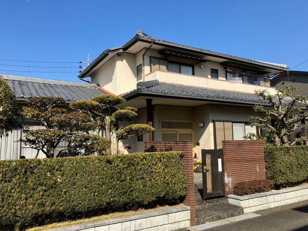 Y様(奈良市桜花台)施工前_外壁全体 (2) 奈良市の外壁塗装をリペイント匠が施工した写真