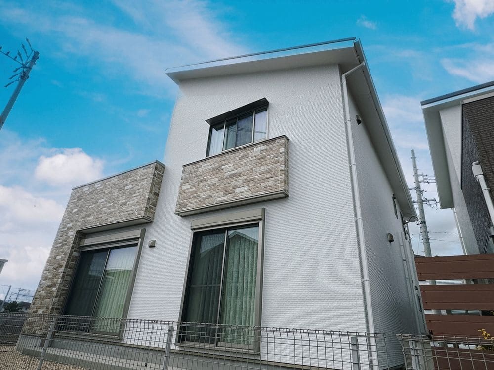 O様(生駒市東旭が丘)施工後_外壁全体 (2) 生駒市の外壁塗装、屋根塗装をリペイント匠が施工した写真