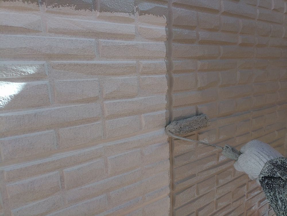 Y様(久居)外壁(中塗り1) 奈良市の外壁塗装、屋根塗装をリペイント匠が施工した写真