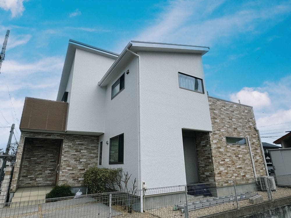 O様(生駒市東旭が丘)施工後_外壁全体 生駒市の外壁塗装、屋根塗装をリペイント匠が施工した写真