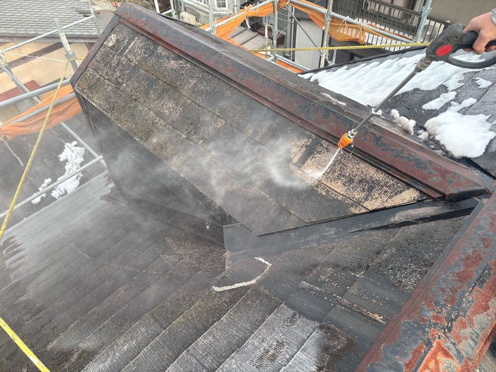 K様(奈良市)高圧洗浄(屋根) (2) 奈良市の外壁屋根塗装をした例 奈良市の外壁屋根塗装をリペイント匠が施工した写真