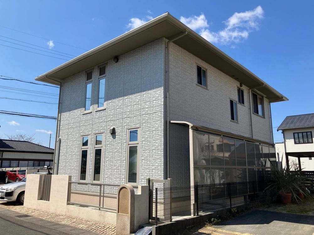 Y様(久居)施工後_外壁全体 (2) 奈良市の外壁塗装、屋根塗装をリペイント匠が施工した写真