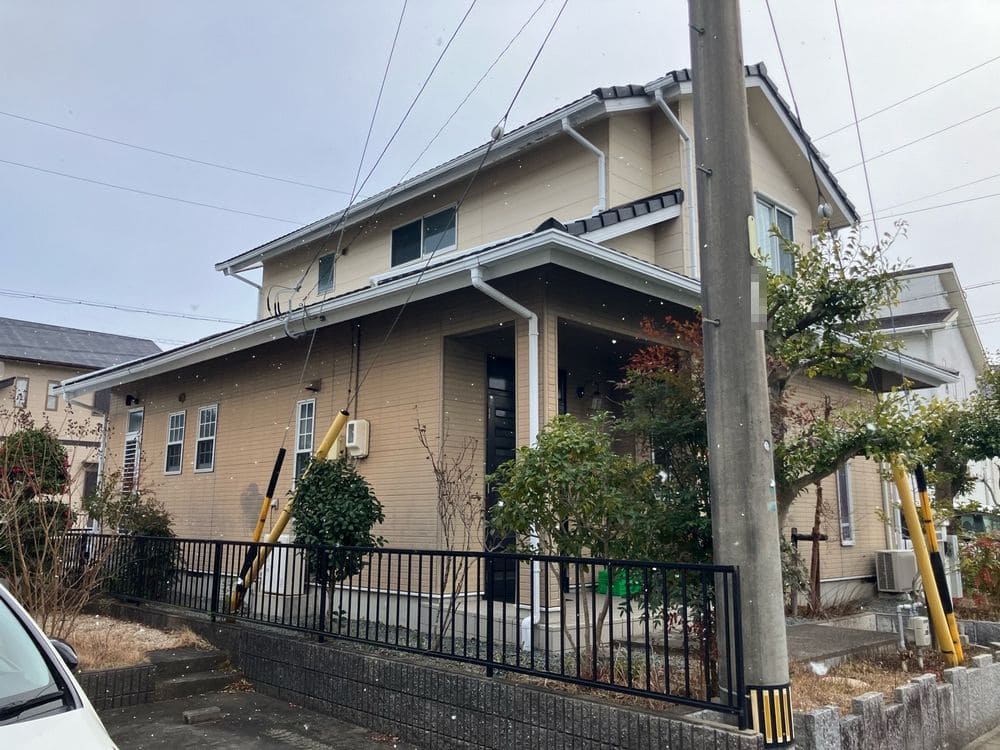 K様(久居)施工前_外壁全体 (1) 奈良市の外壁塗装、屋根塗装をリペイント匠が施工した写真