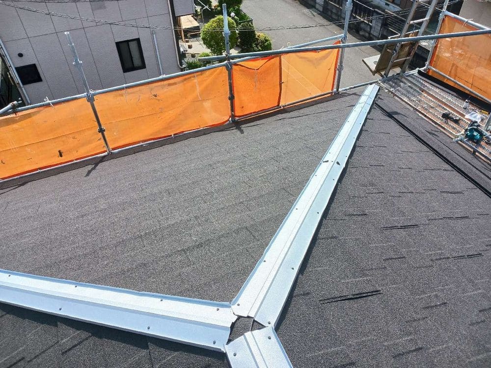 棟板金(板金取付1) 生駒市で屋根工事をリペイント匠が施工した写真