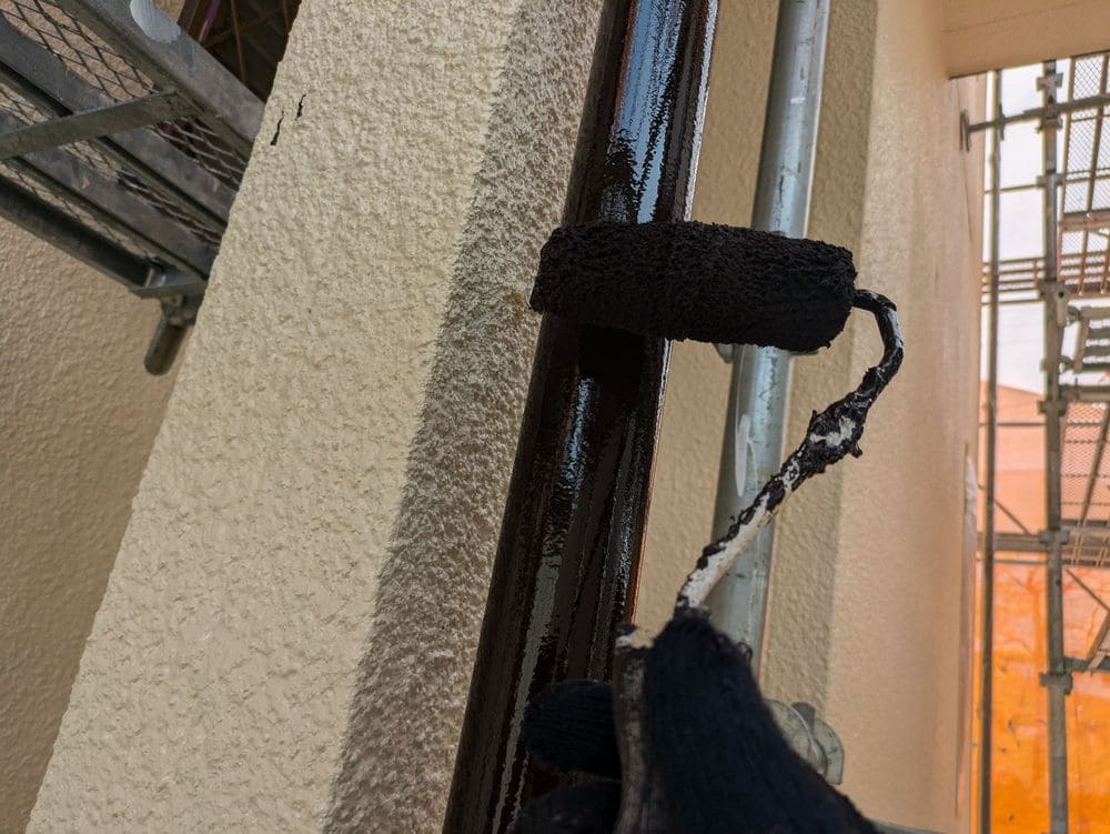 O様(津)樋(上塗り) 奈良市の外壁塗装、屋根塗装をリペイント匠が施工した写真