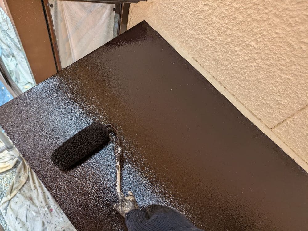 O様(津)庇(上塗り) 奈良市の外壁塗装、屋根塗装をリペイント匠が施工した写真