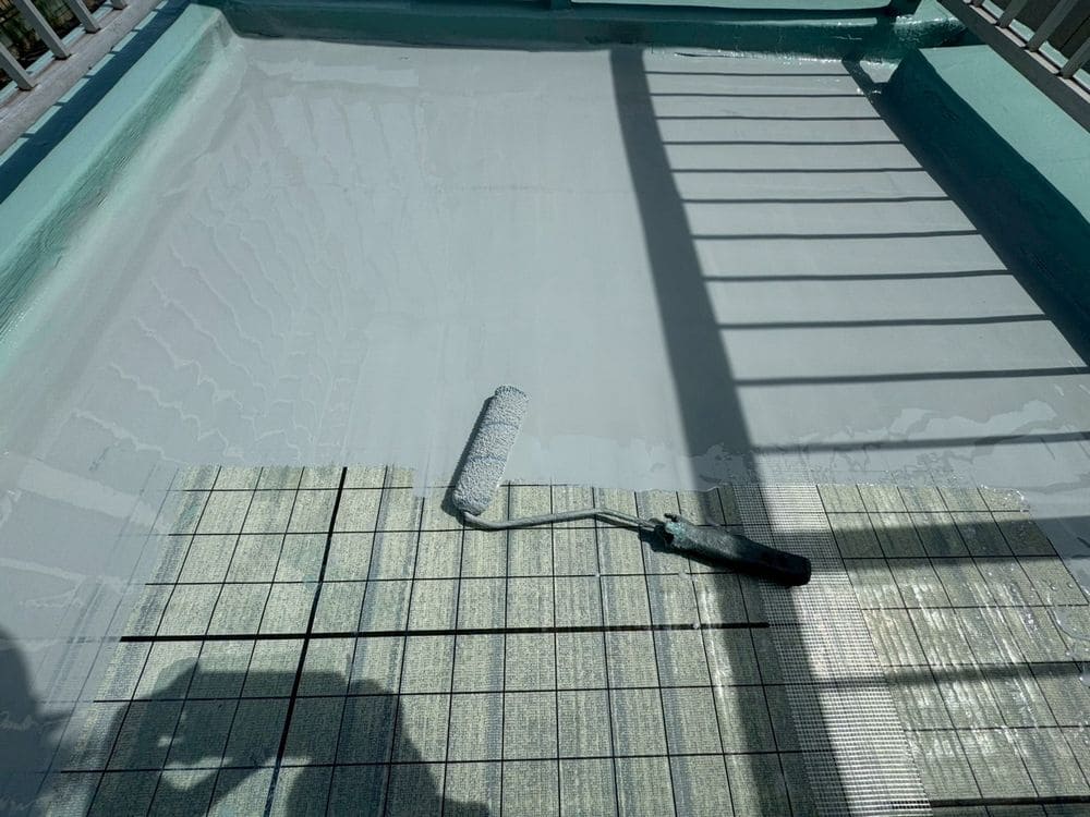 M様(生駒市)_防水_防水(一層目) 生駒市の防水工事をリペイント匠が施工した写真