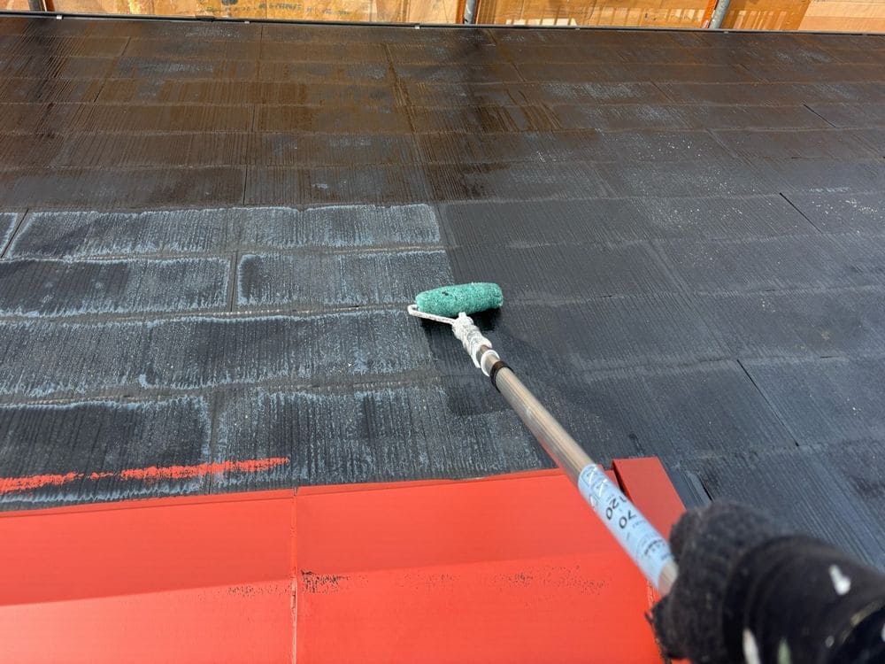 T様(奈良市) 屋根(下塗り2) 奈良市の外壁屋根塗装をリペイント匠が施工した写真