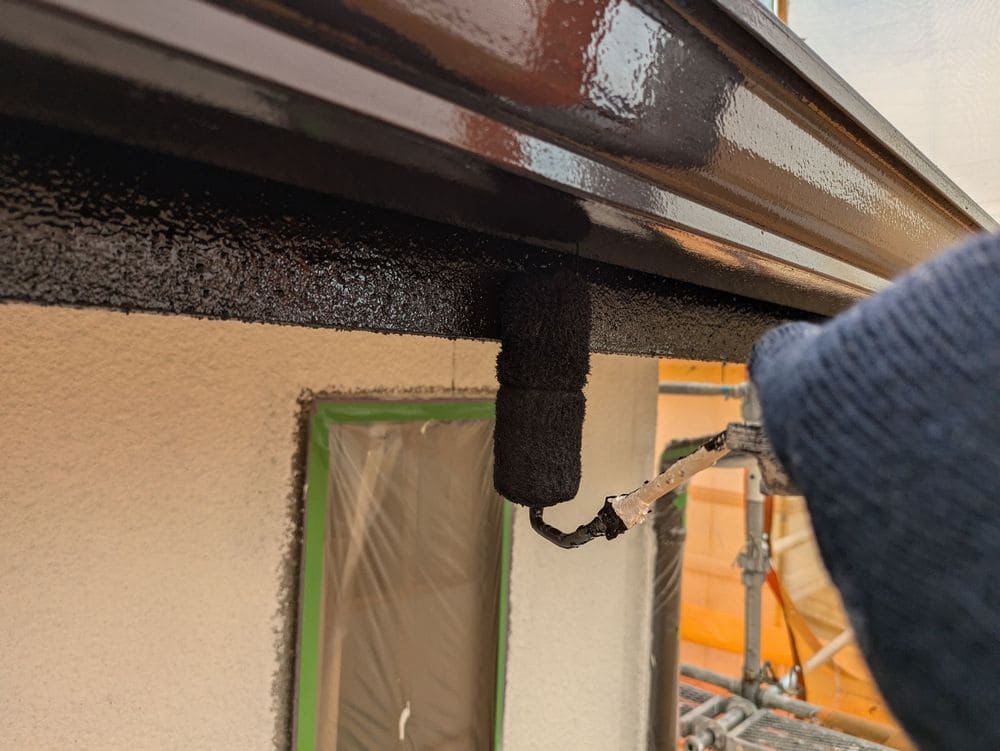 O様(津)鼻隠し(中塗り) 奈良市の外壁塗装、屋根塗装をリペイント匠が施工した写真