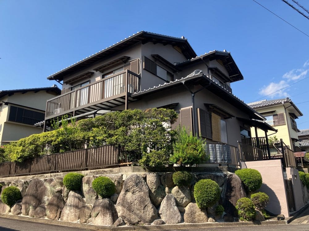 T様(奈良市)施工後_外壁全体 (3) 奈良市の外壁塗装をリペイント匠が施工した写真