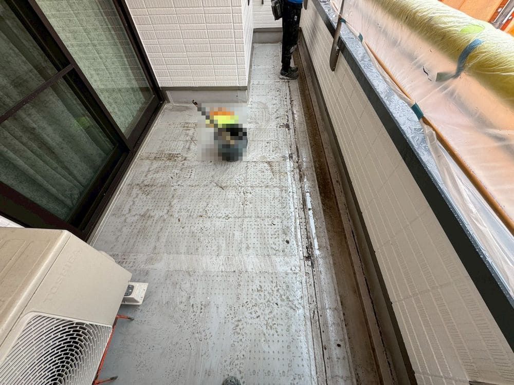 T様(生駒市)防水_防水(施工前) 生駒市の外壁塗装、防水工事をリペイント匠が施工した写真