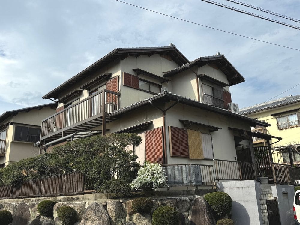 T様(奈良市)施工前_外壁全体 (3) 奈良市の外壁塗装をリペイント匠が施工した写真