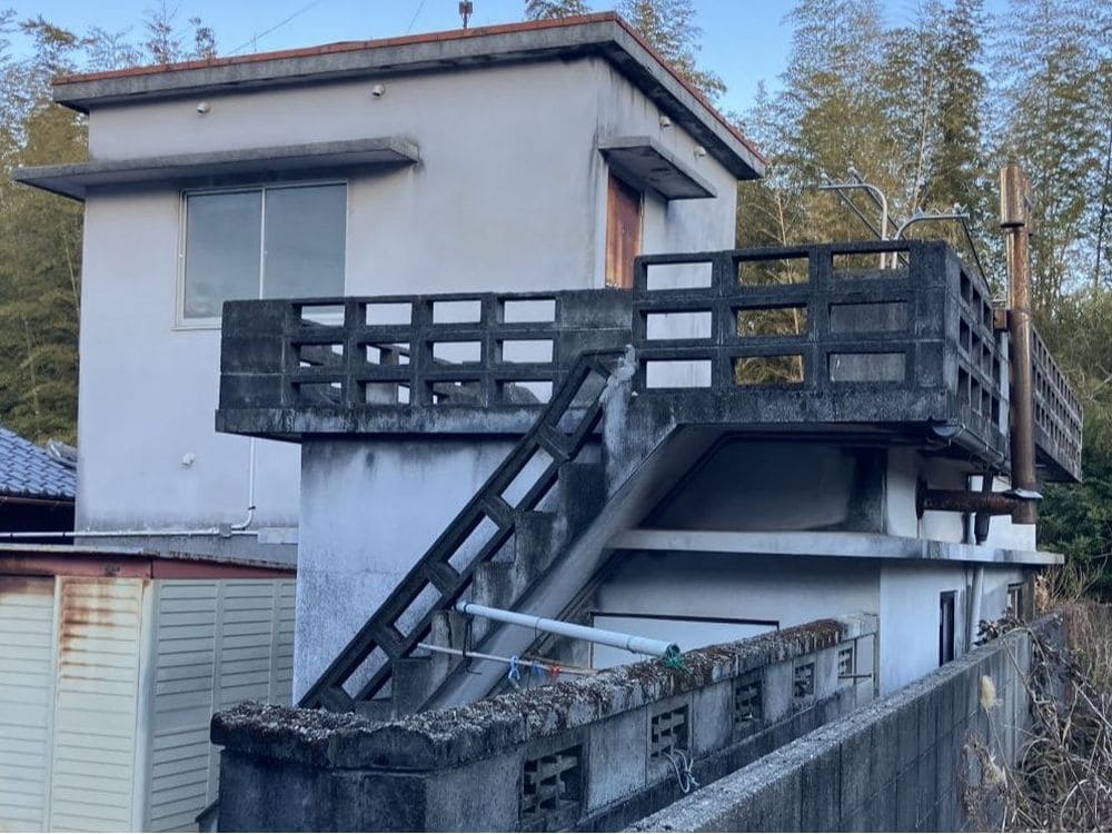 K様(志摩)施工前_外壁全体 (3) 奈良市の外壁塗装、防水工事をリペイント匠が施工した写真