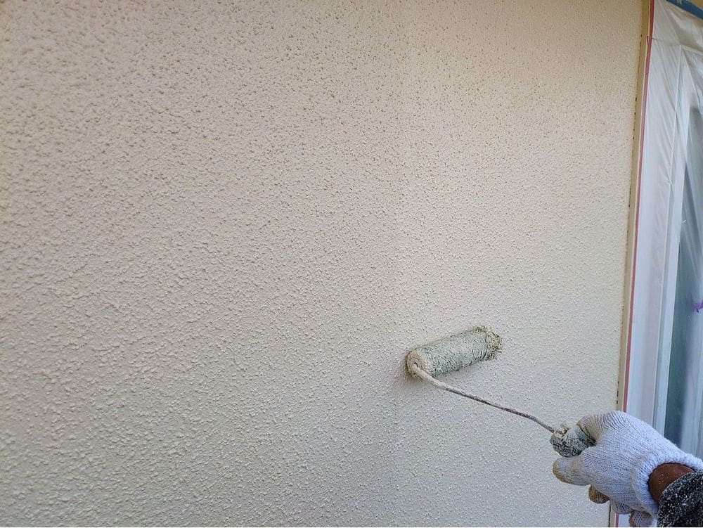 O様(津)外壁(上塗り1) 奈良市の外壁塗装、防水工事をリペイント匠が施工した写真