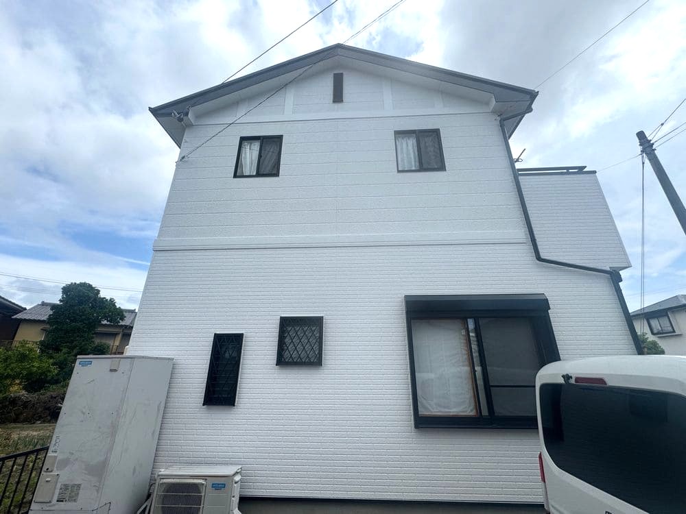 H様(鈴鹿)施工後_外壁全体 (3) 生駒市の外壁塗装、屋根塗装、防水工事をリペイント匠が施工した写真