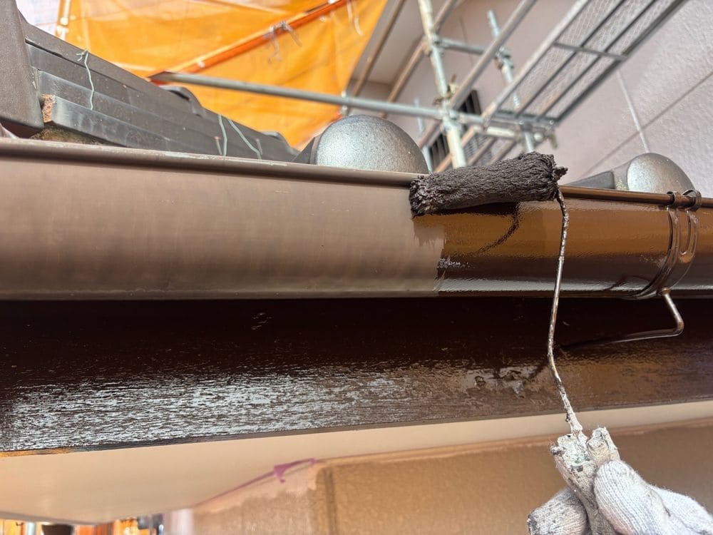 Y様(津)樋(中塗り) (2) 奈良市の外壁塗装をリペイント匠が施工した写真