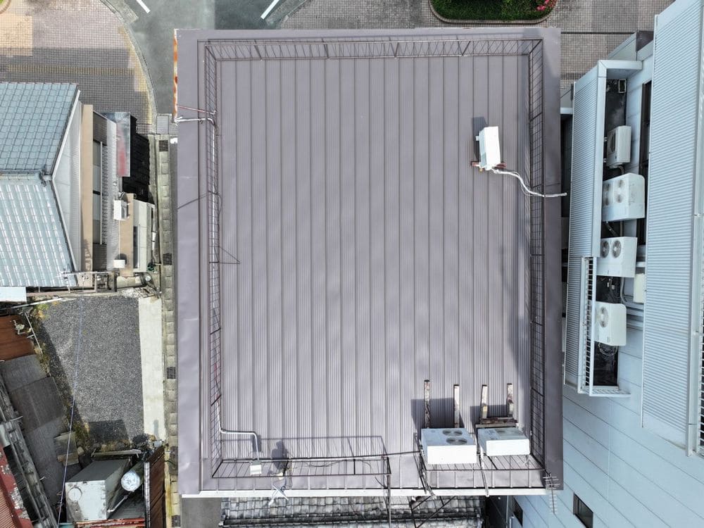 T様(橿原市)施工後_屋根全体 橿原市|ビルの屋根リフォーム工事|大変きっちりしていて驚くばかり