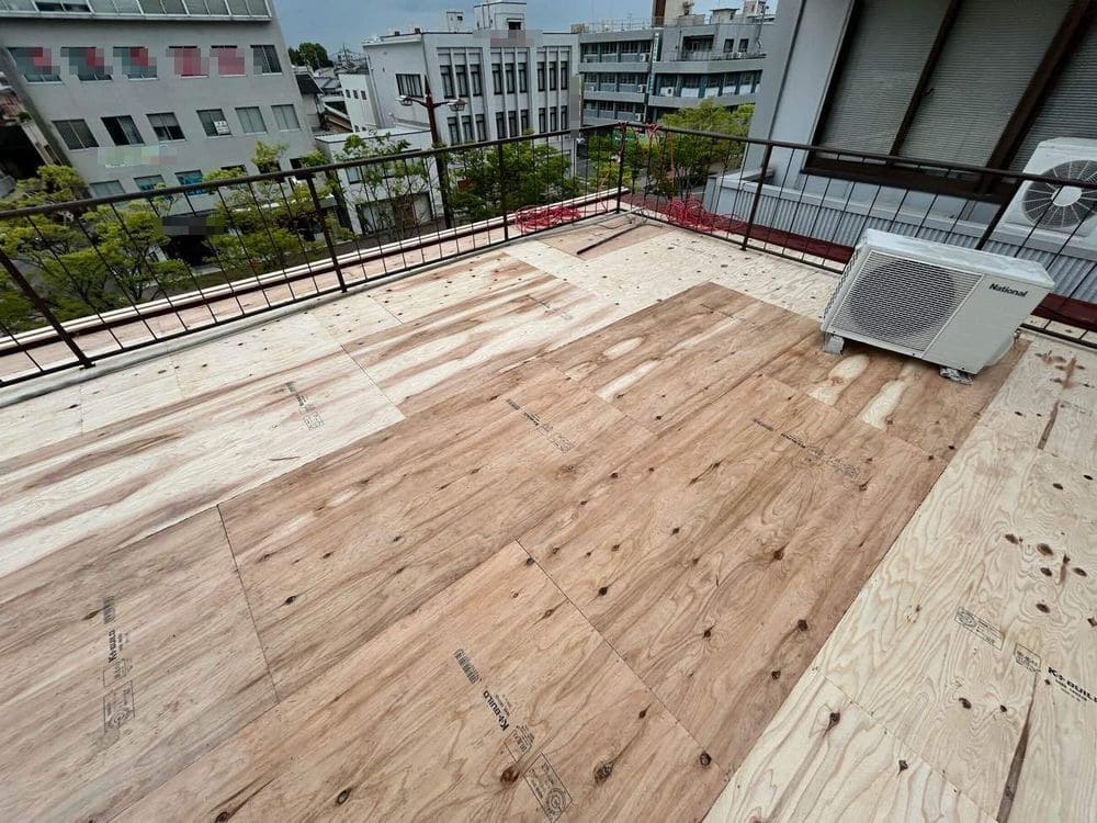 T様(橿原市)屋根_コンパネ貼り2 橿原市の屋根カバー工事をリペイント匠が施工した写真